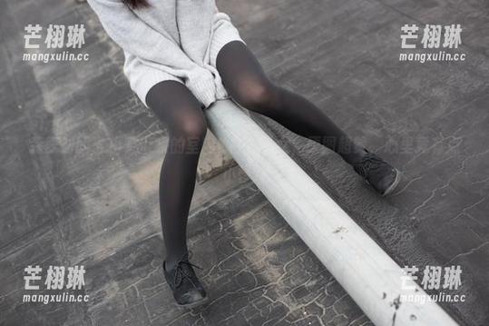 森萝财团-小香 森萝财团 - 小香带来的室内K白丝少女,原图超赞,心里竟有点小悸动