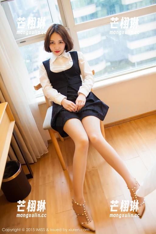 爱蜜社 - 张思允的私拍写真，温柔极了，仿佛在喂我最甜的糖果，不想回味。