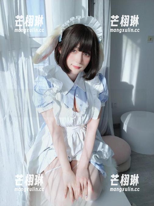 透明的白银81私房图包：图中她硬是把阳光的温柔给调皮了！