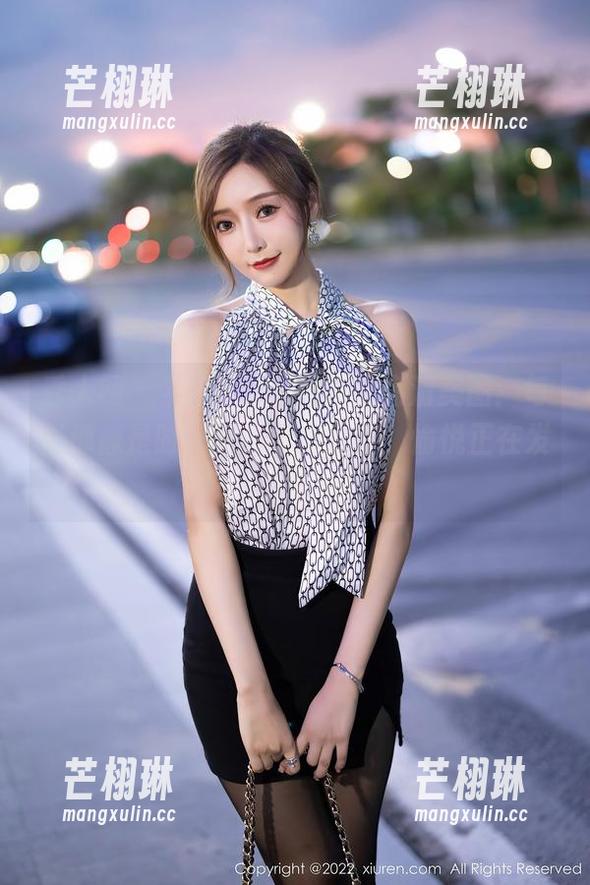 秀人网 - 学妹baby嘉茵的高清美图：每张都像是时光的一个小片段，愉悦正在发生！
