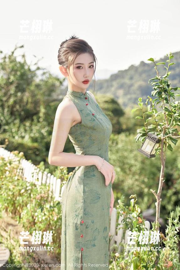 秀人网 - 兔女郎Halloween？优酱私拍图包里的万圣节奇遇记