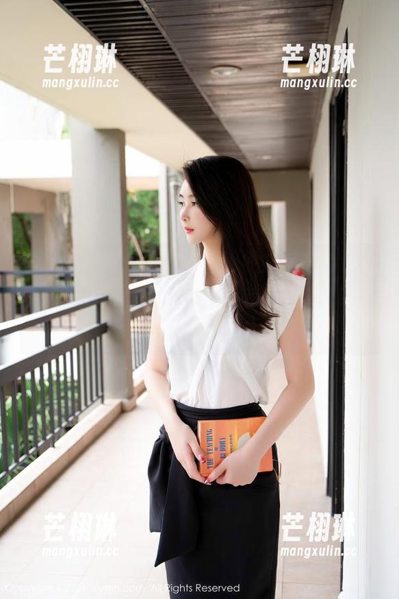 秀人网 - 只需打开网盘，便能感受到“夏诗诗Sally校园”写真带来的清新气息和无尽回忆。
