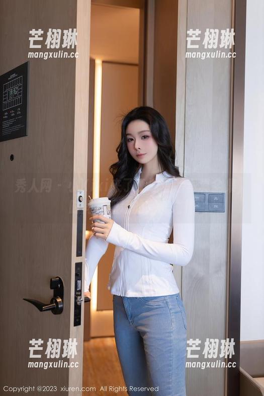 秀人网 - 小Kiki来了！职业装写真全集，时尚与职场的完美碰撞