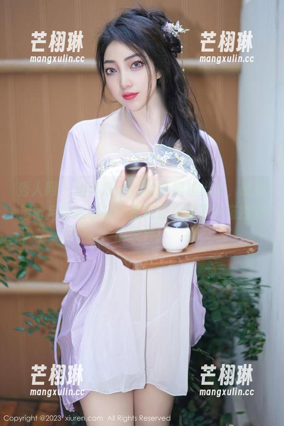 秀人网 - 拍黄瓜girl的高跟鞋肖像，想知道背后的故事吗？看完让人忍不住窥探她的世界！
