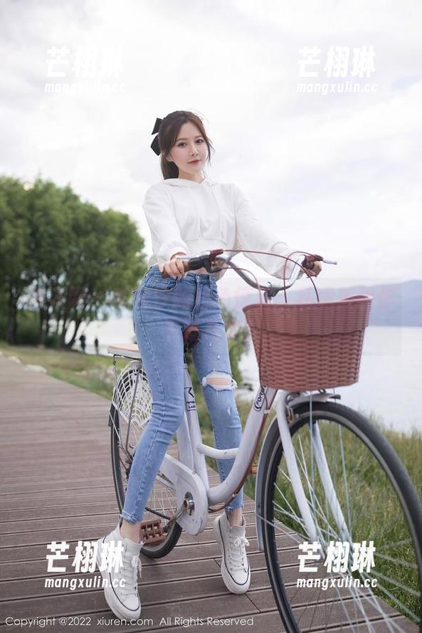 秀人网 - 李若汐的白色惊喜：私房美图你见过几个？