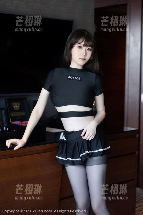 秀人网 - 温柔如熊吖BOBO的高清写真，让人看了一秒想变身熊仔！