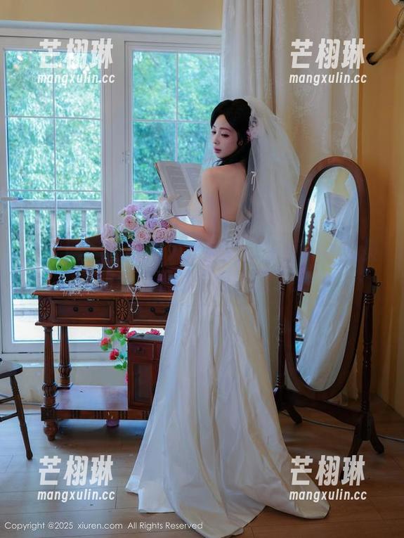 秀人网 - 空姐不只是服务：王俪丁小宝贝的私房原图真是太撩了！