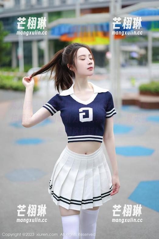 秀人网 - 又是王馨瑶yanni在天台，谁能抗拒这套图的吸引力？快来下载，夏天就是得这样过！