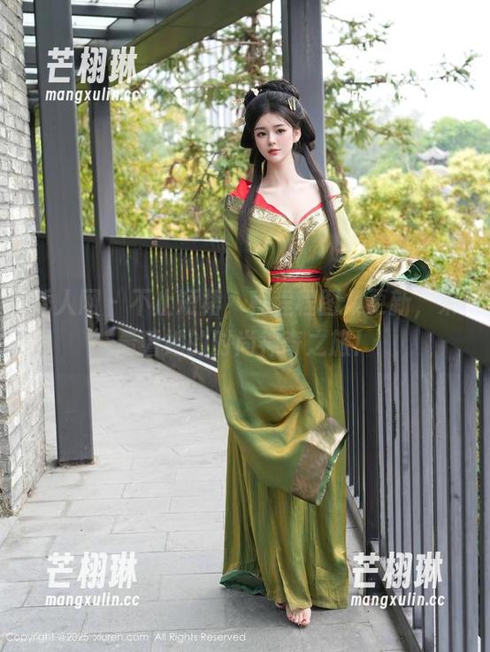 秀人网 - 不止短裙，程程程图集更新，来看看她的时尚神奇之旅！