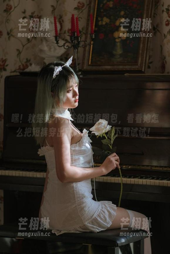 嘿！秋楚楚不秃头的短裤图包，看看她怎么把短裤穿出新高度，来，下载试试！
