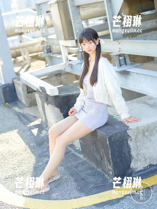稚乖画册 - 生煎团团比基尼更新：看她如何在海边把生煎吃出新高度