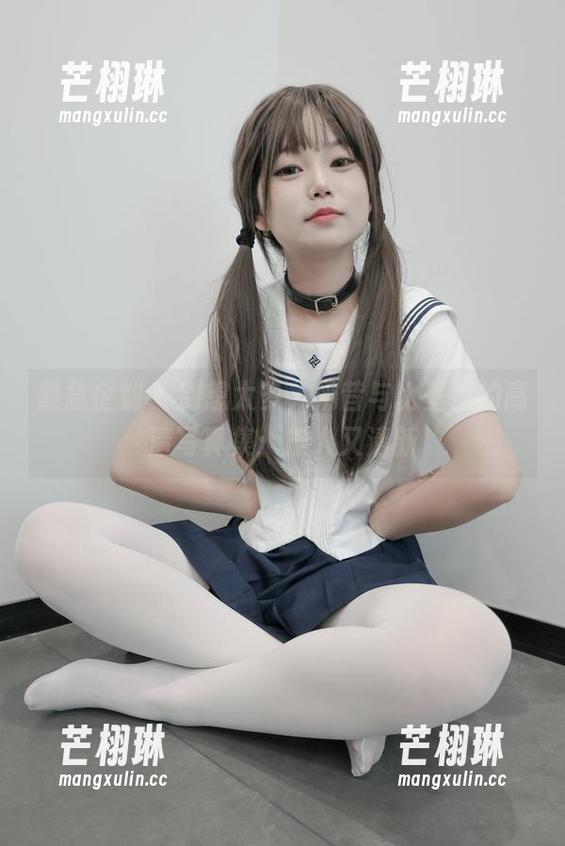 紧急企划 - 别想太多，奶昔与比基尼的高清写真集：撩人又清新