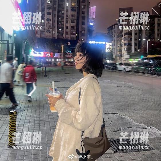 网盘里藏着舞小喵的办公室瞬间，下载后你也会想摔键盘！