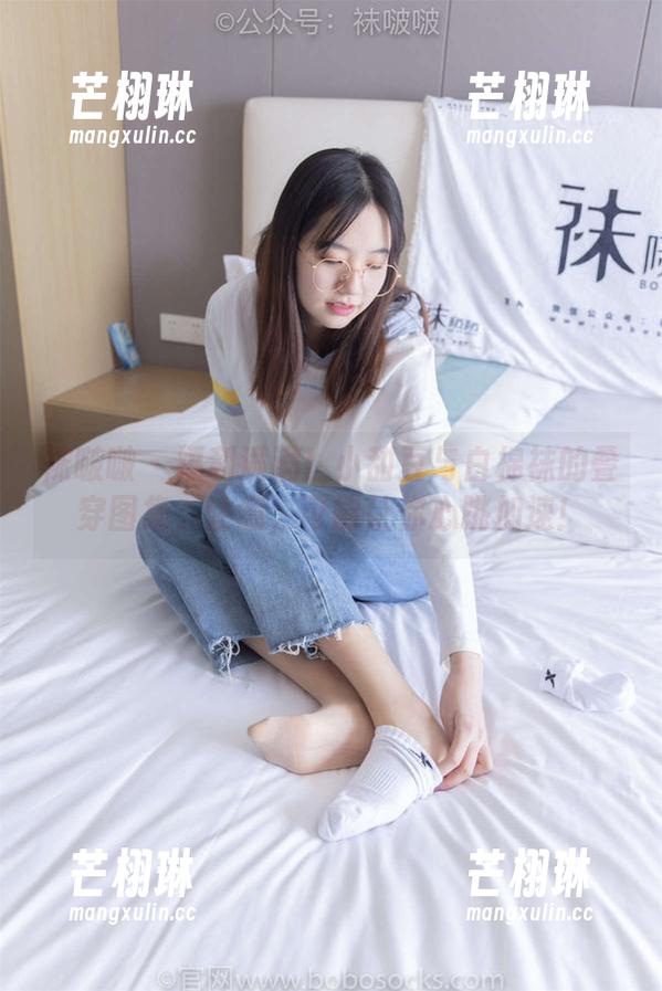 袜啵啵-小甜豆 袜啵啵 - 福利满满!小甜豆与白棉袜的叠穿图集,注意,可能让你心跳加速!