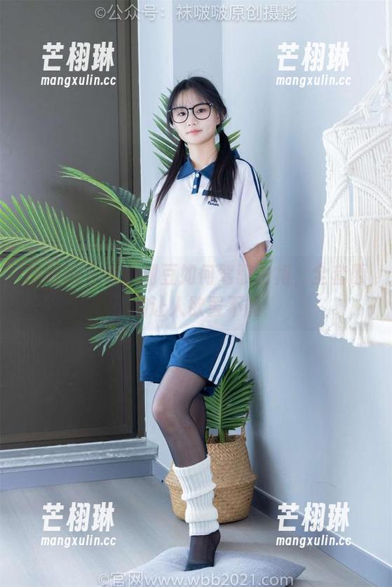 袜啵啵 - 看小甜豆如何驾驭白裙，全套原图让人欲罢不能