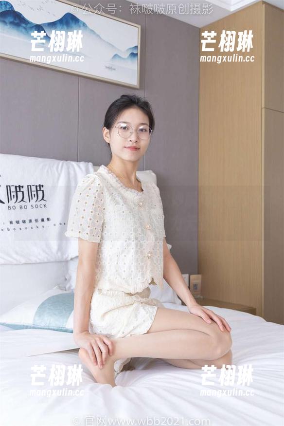 袜啵啵-稚予 袜啵啵 - 高清写真里的微妙瞬间,稚予的校服裤里丝吸引力无敌