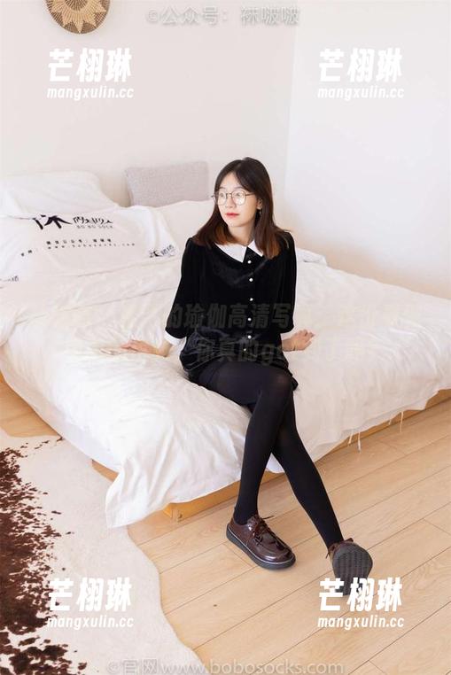 袜啵啵 - 稚予的瑜伽高清写真：这份看似简单的优雅，你真的get到了吗？