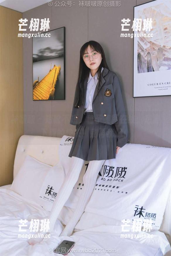 袜啵啵 - 短靴不短，稚予美图在线：想要下载的快来，别再犹豫！