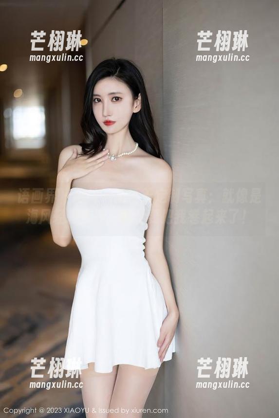 语画界 - 金纯一的夏天定制写真：就像是海风轻轻拂过，感觉要把我卷起来了！