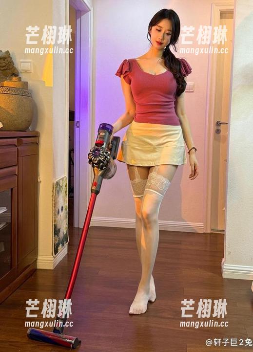 微密圈 - 轩子巨2兔酒红礼服写真，竟然在我心中悄然种下绚丽的影像
