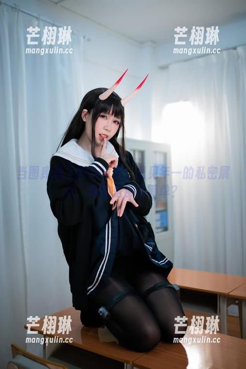 当图库遇上白色睡衣：里见年一的私密展示，真的是那么简单？