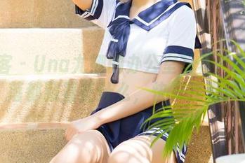 青豆客 – Una尤娜的办公室写真：每个角落都藏着些什么，快来找吧！