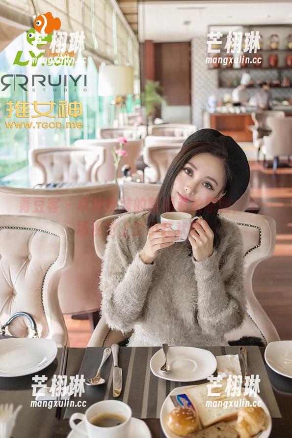青豆客 - 卓琳妹妹的制服私拍原图，来一场视觉上的小狂欢吧！