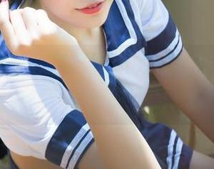 青豆客 – 在萌琪琪Lrene的写真图库中，学姐似乎在跟我眨眼？