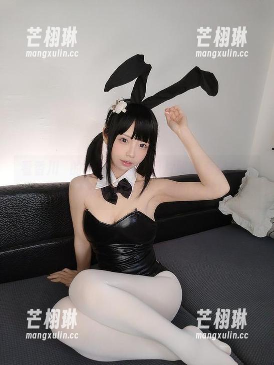 看香川澪的豹纹美图，照片飘散着野性的气息，果然是个不一般的女孩！