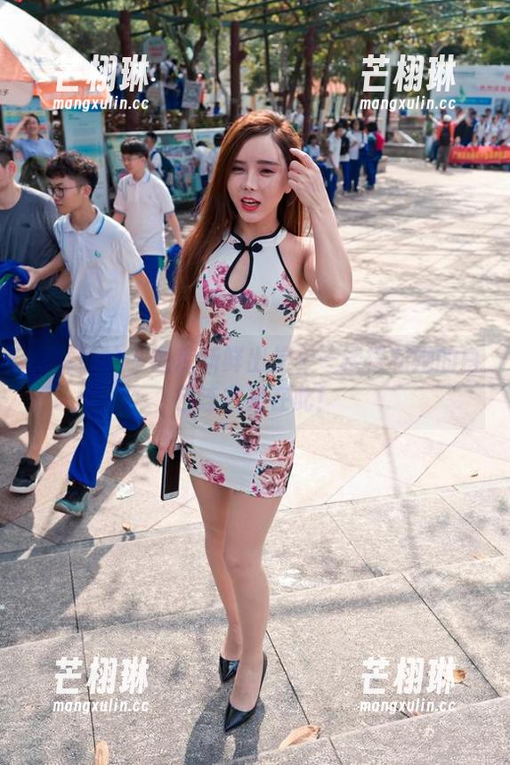 魔镜街拍 - 图库新鲜出炉——楼楼和她的白色连衣裙在此！